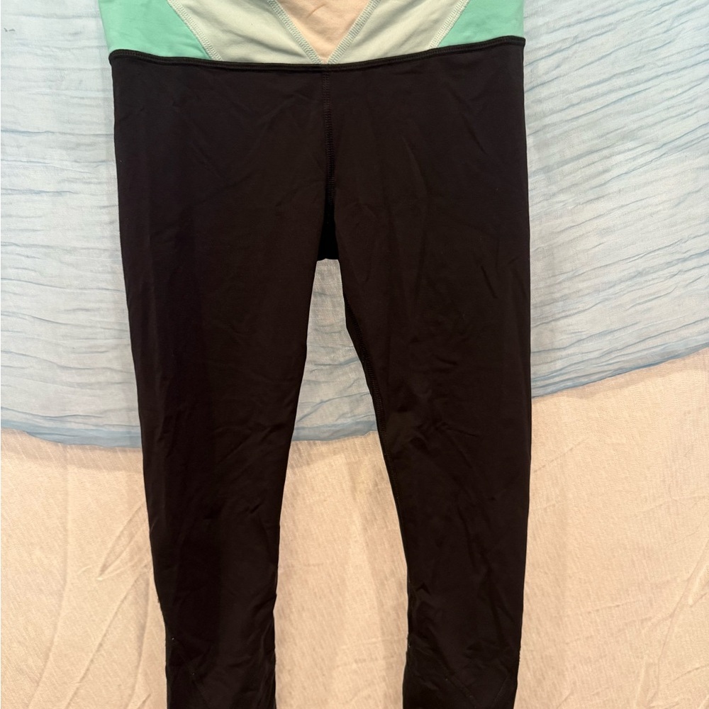 Lululemon Athletica Black and Mint cropped Leggings